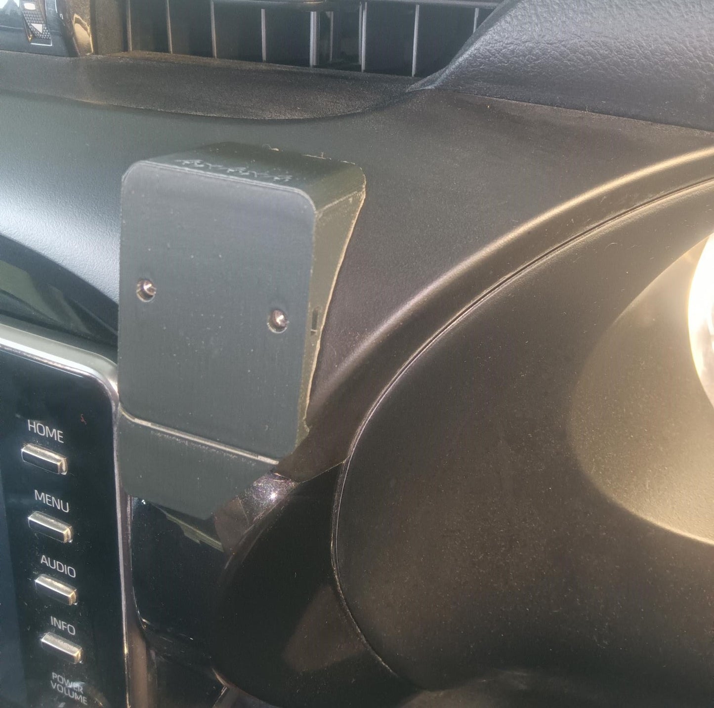 UHF Dash Mount to suit N80 Hilux