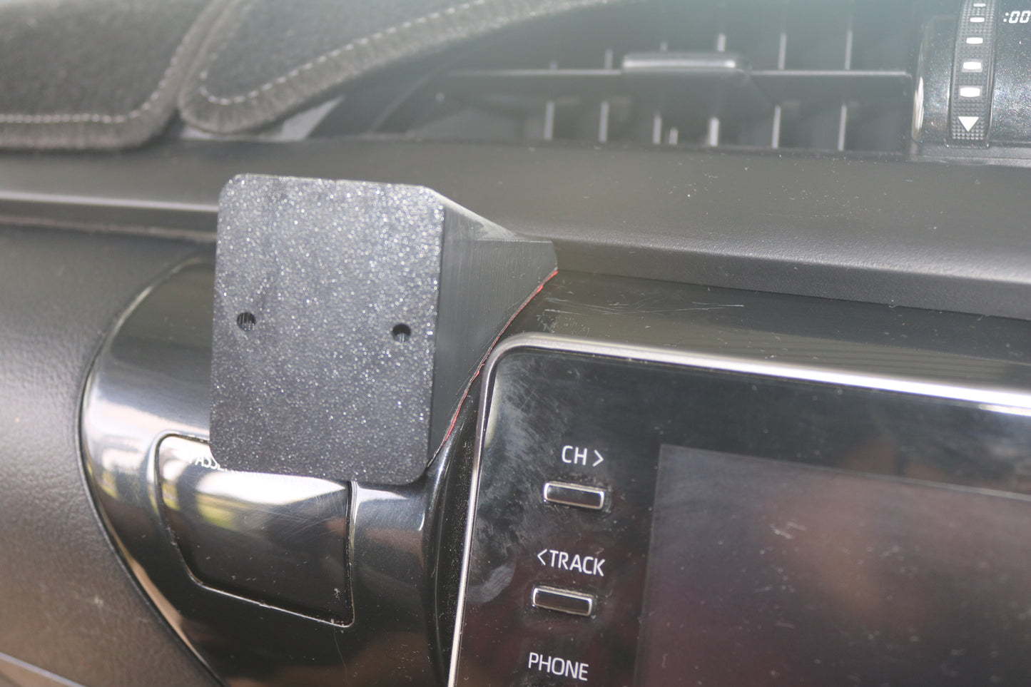 UHF Dash Mount to suit N80 Hilux